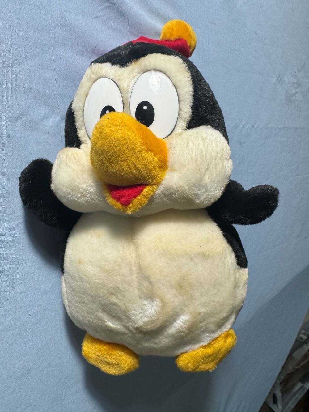 1989 Universal Studios Chilly Willy Penguin Plush Stuffed Toy